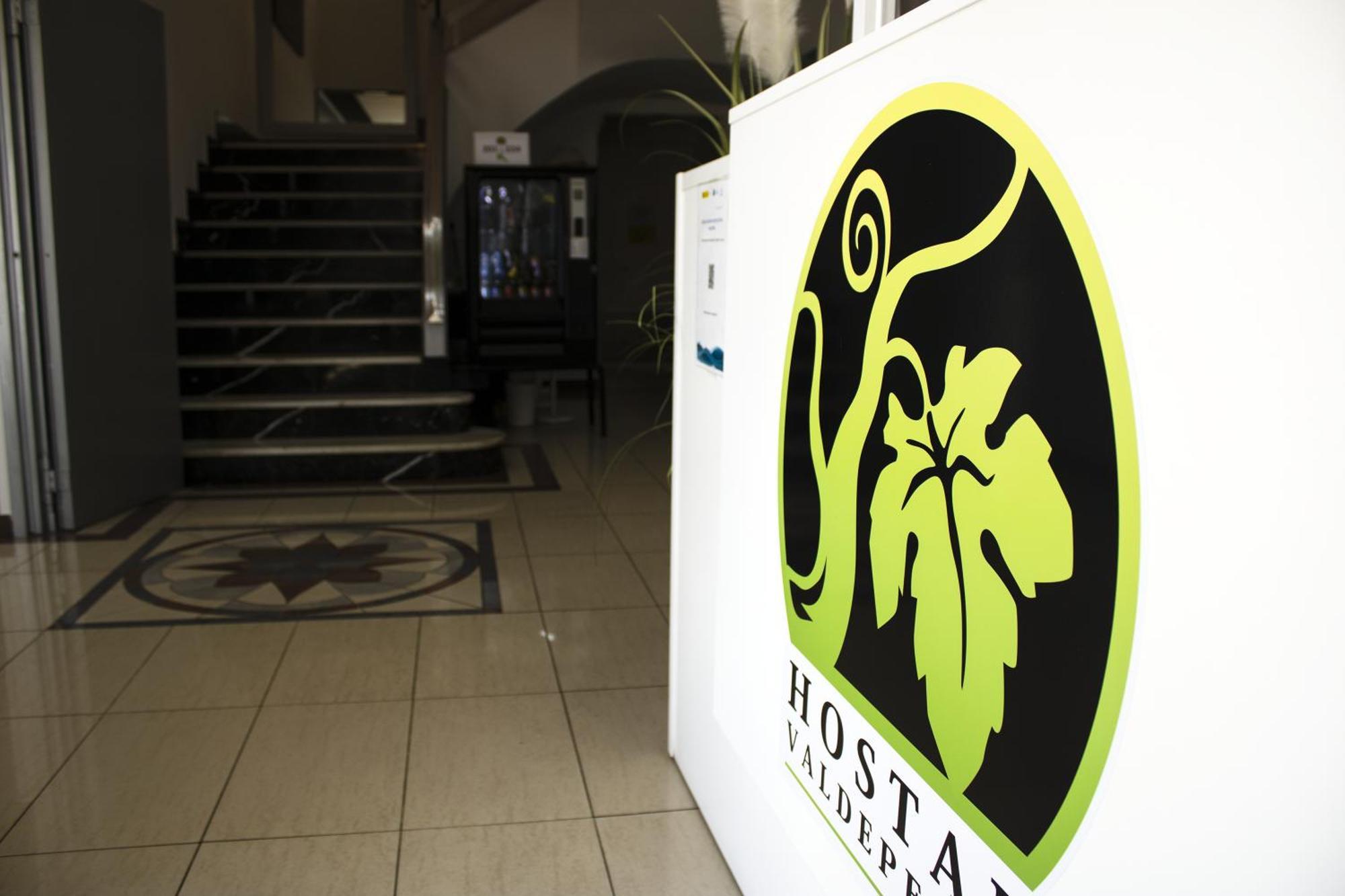 Hostal Valdepenas By Bossh Hotels Exterior foto