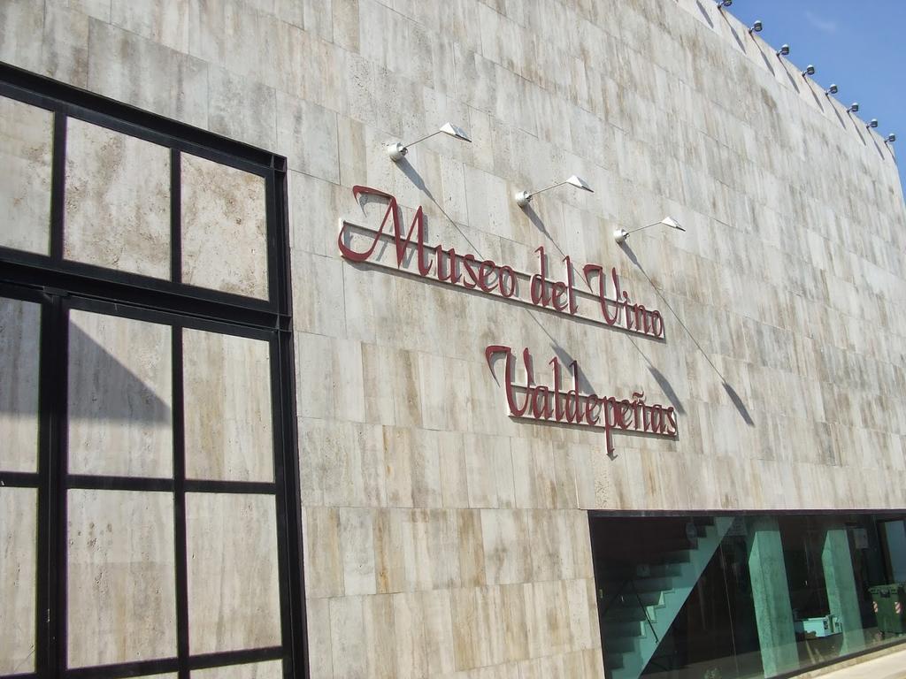 Hostal Valdepenas By Bossh Hotels Exterior foto