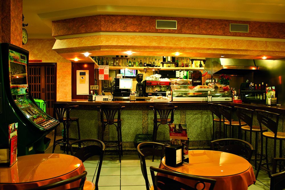 Hostal Valdepenas By Bossh Hotels Exterior foto